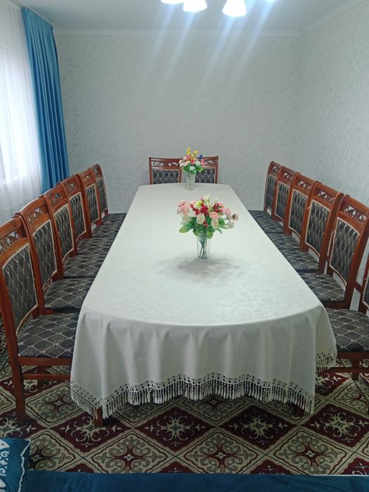 Продам стол гостиной на 14 человек