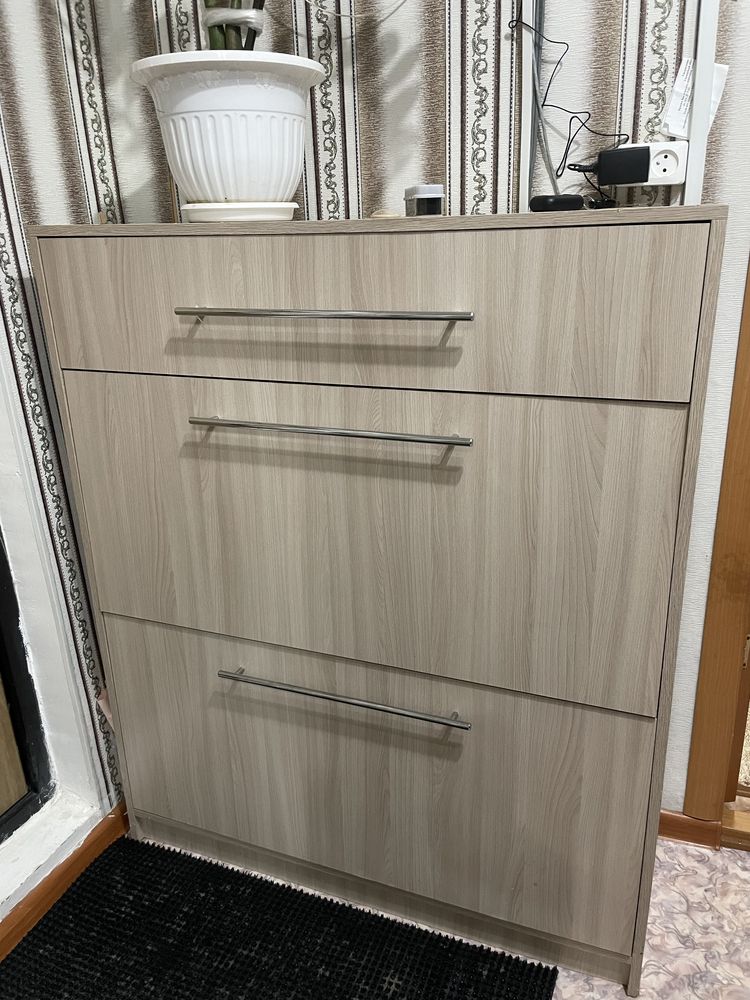 Продаю обувницу для прихожей