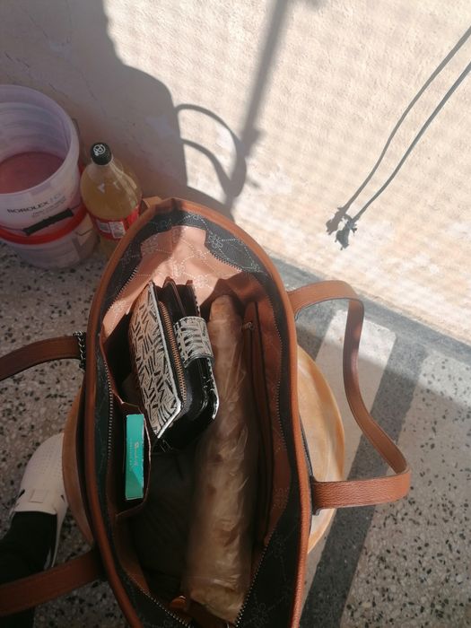 Чисто нова чанта с шарка в кафяво и черно