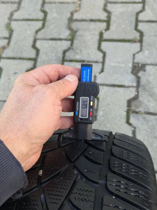 235 40 19 Dunlop 4бр.