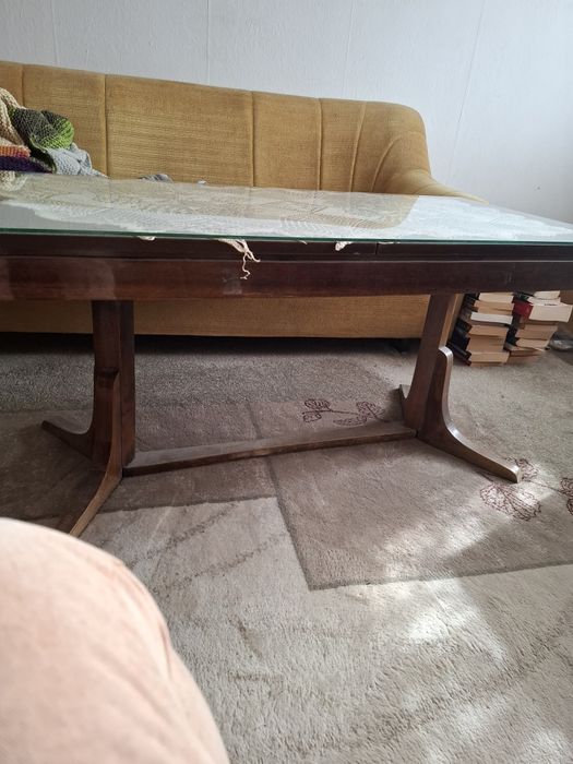 Продавам  разтегателна холна  масичка