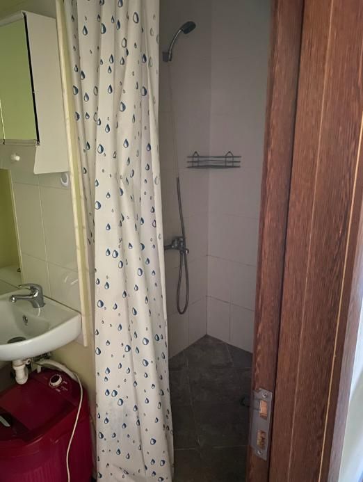 Дава се под наем Едностаен апартамент в Пловдив, Остромила - 30 кв.м за 275 € - Снимка #6