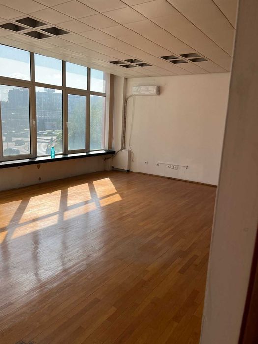 Дава се под наем Офис в Бургас, Братя Миладинови - 25 кв.м за 100 € - Снимка #1