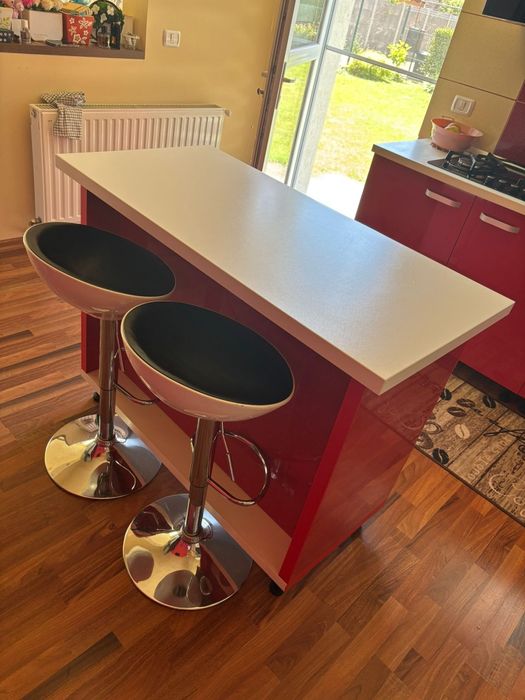 Mobilă de bucătărie făcută pe comandă pe Colț