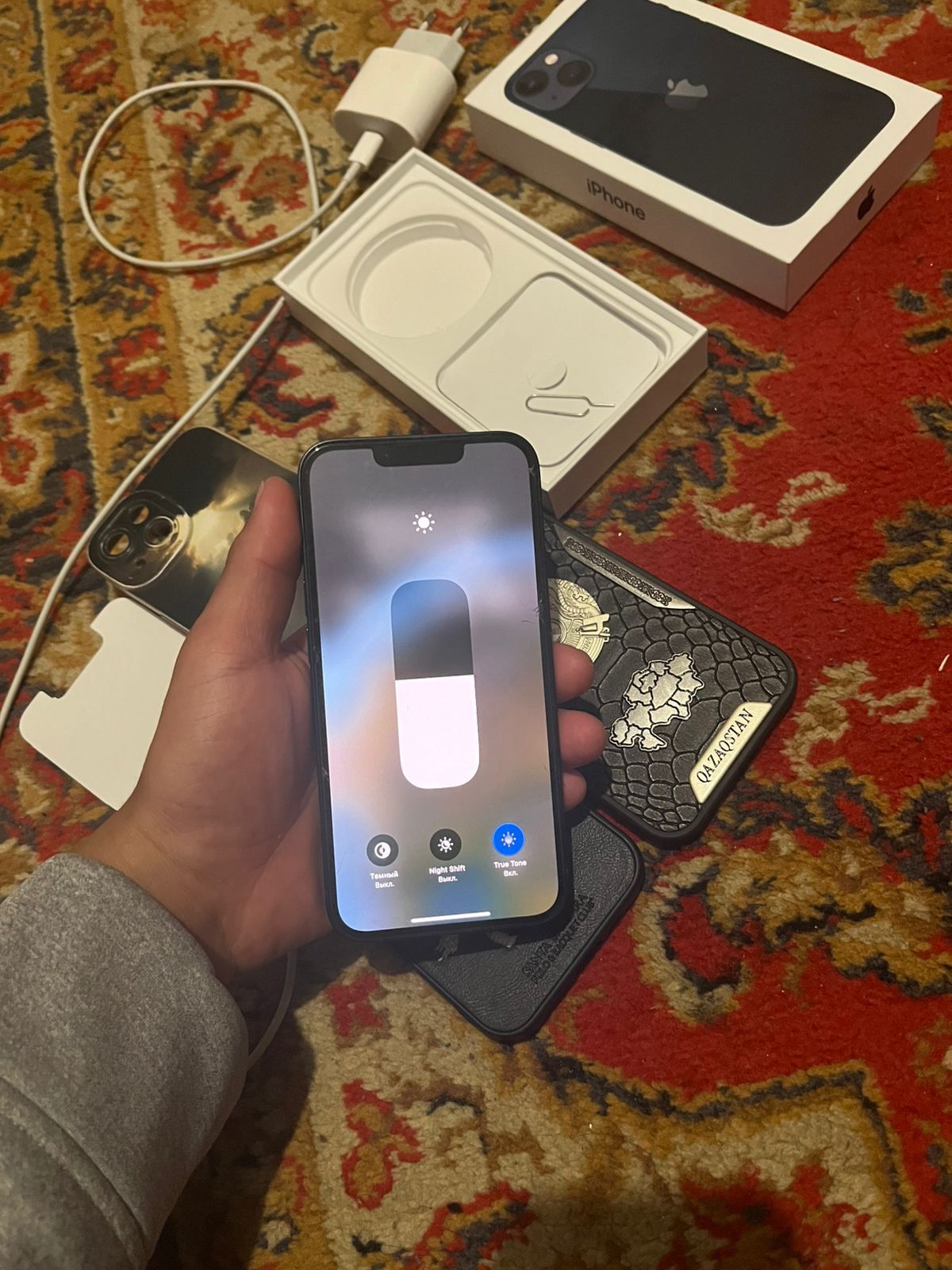 iPhone 13 новый.