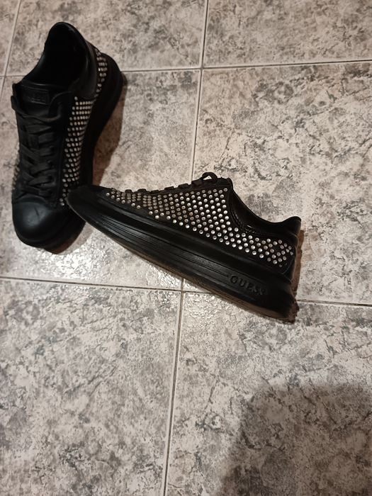 Кецове Guess и АХ