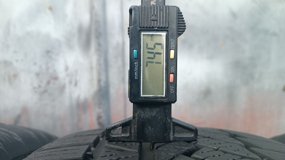 235/55/18 Continental