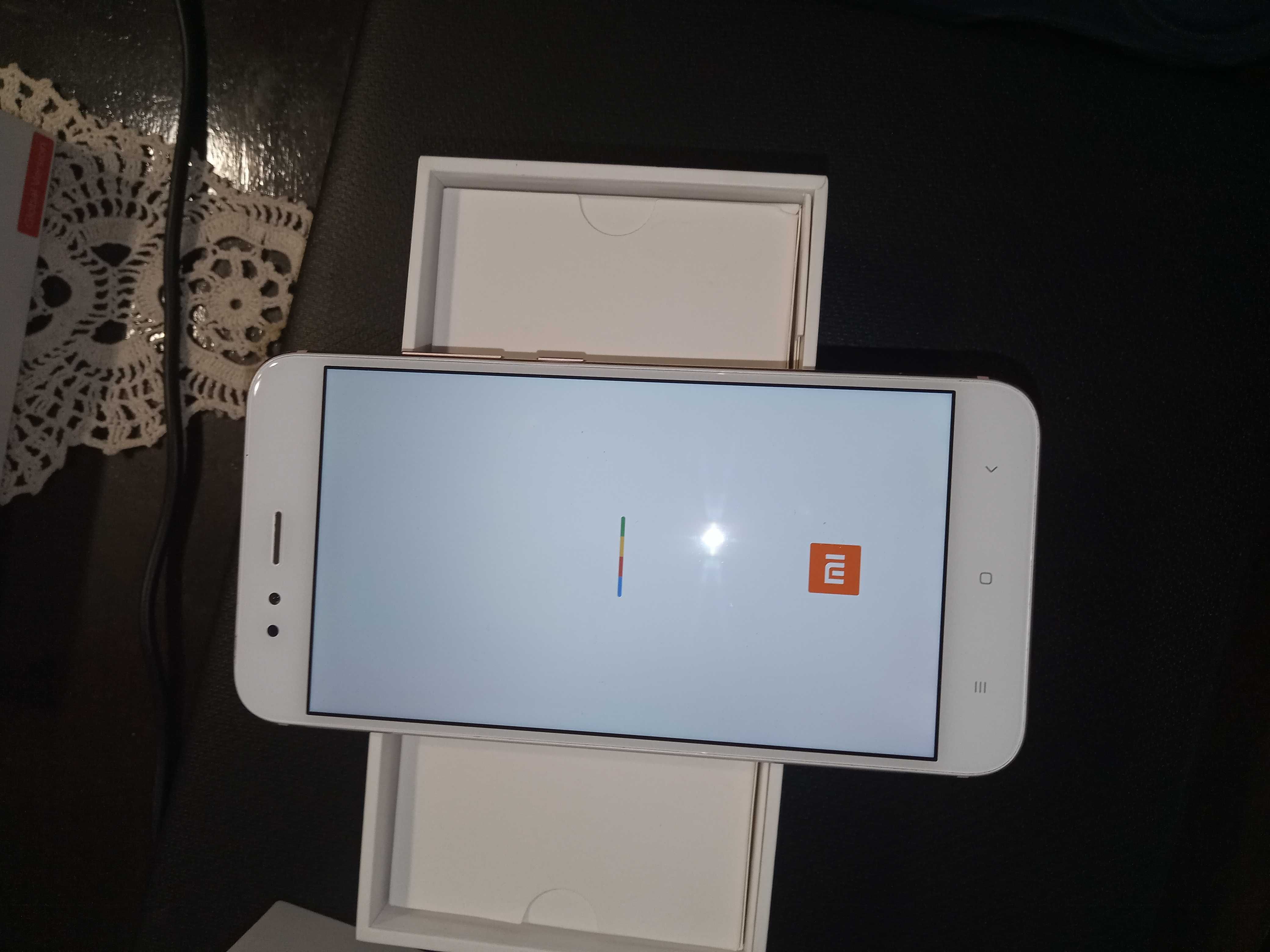 Xiaomi Mi A1 ; Версия на Андроид-9 ; 4gb ram; 64 gb hd ; 2 SIM cards