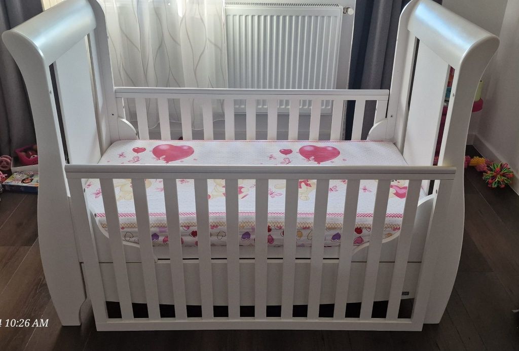 Vând Pătuț 3în1 [bebelusi/Pat Junior/Sofa chic]și scaun de servit masa