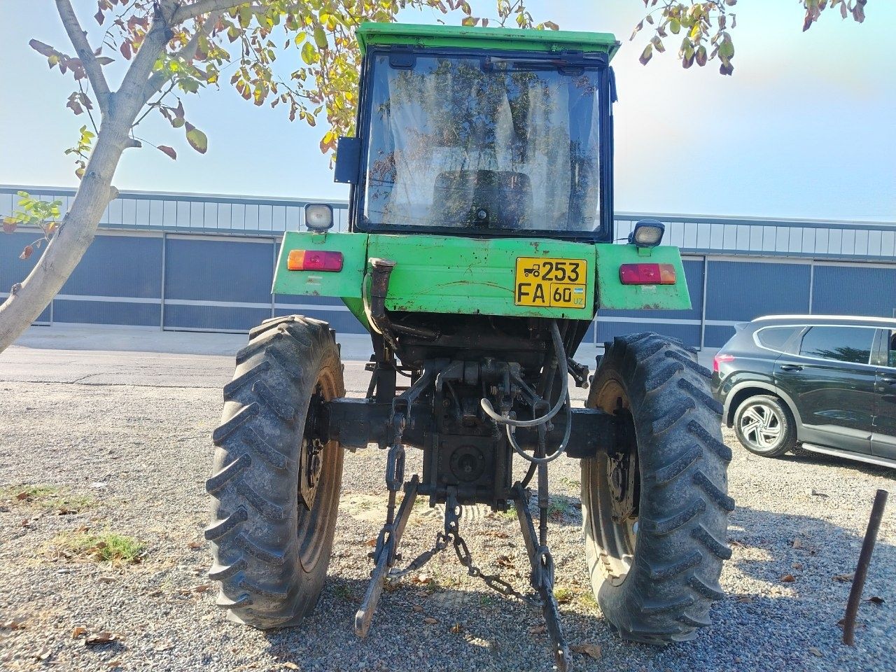 Traktor sotiladi