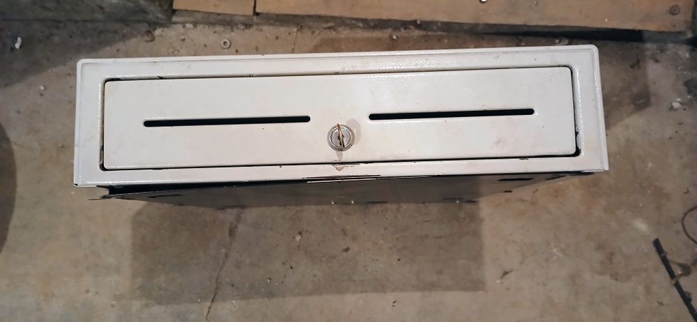 Касово чекмедже за пари