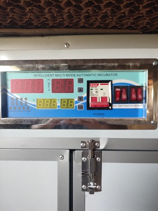 Vand incubator oua
