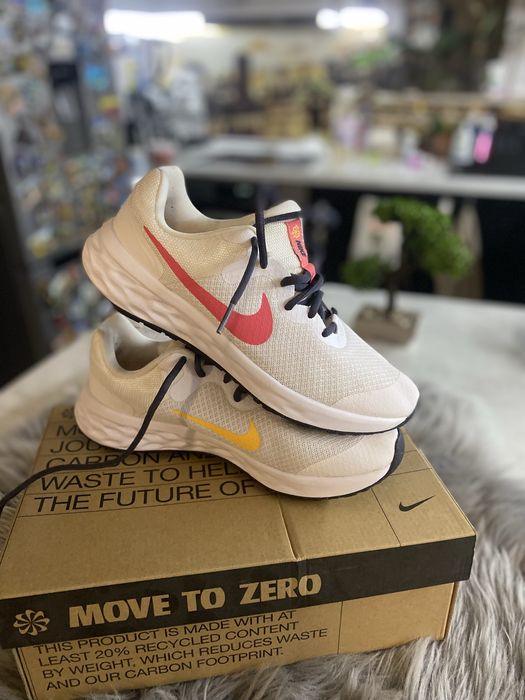 Оригинални Маратонки на NIKE номер 38