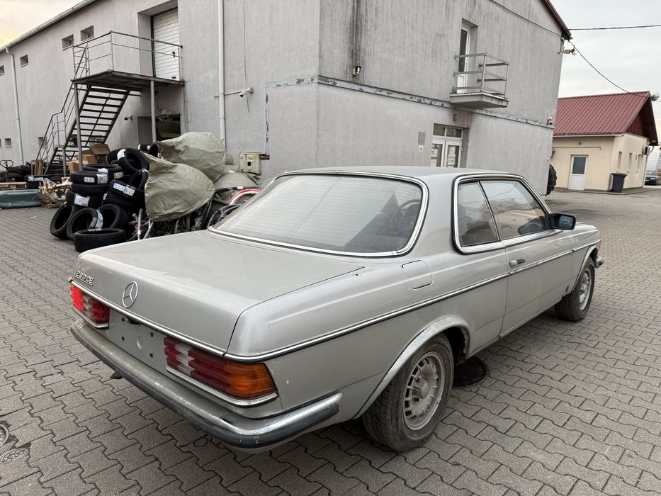 Mercedes W123 CE (Coupe)