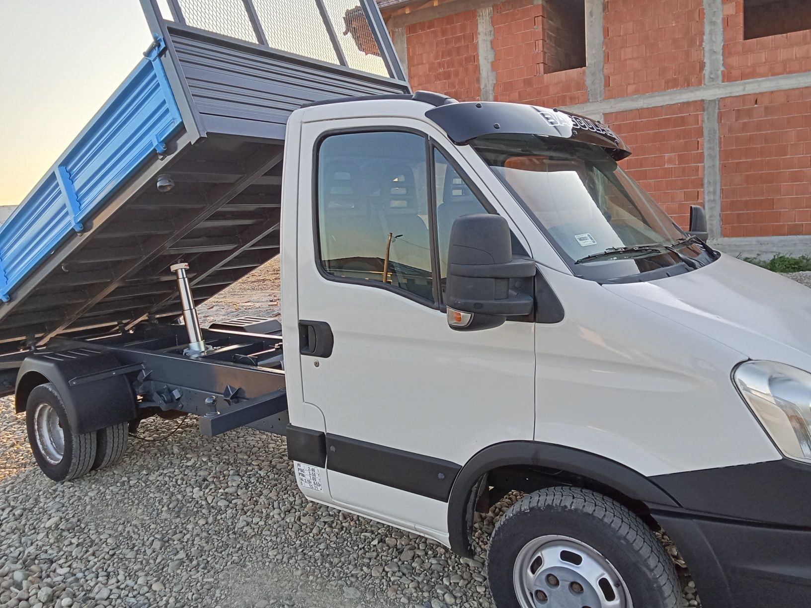 Iveco 35.15 basculabil pe 3 parti