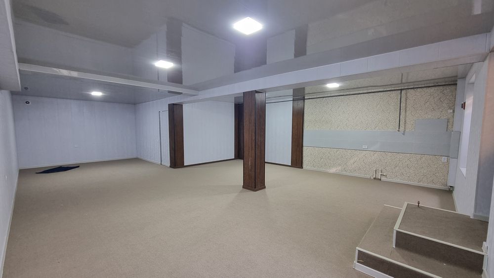 Назарбек катта иттифоқда янги қурилган тайёр уй сотилади.