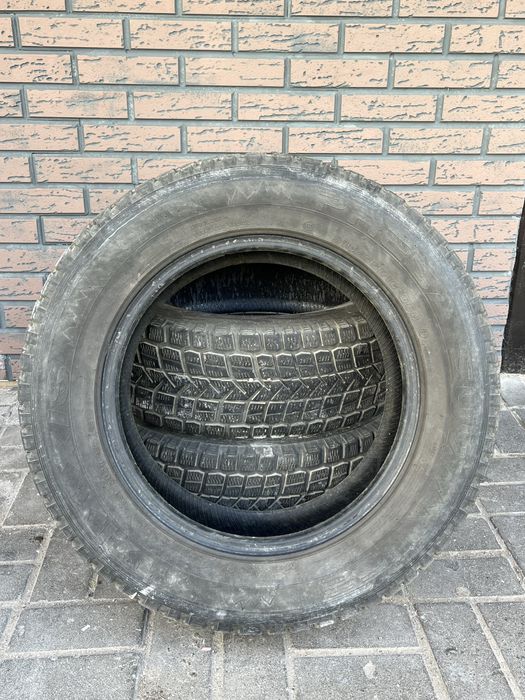 Продается зимние шины Maxxis 215/65/R16