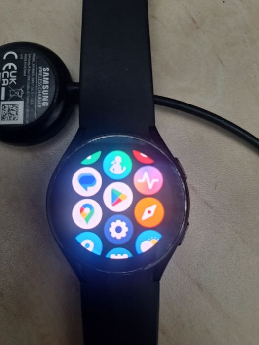 Продам часы Samsung Watch 4