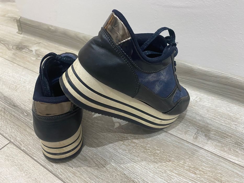 Маратонки с висока подметка