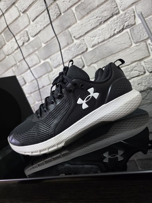 Оригинальные кроссы Under Armour