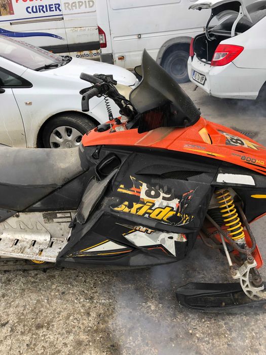 SNOWMOBIL Bombardier Summit 800