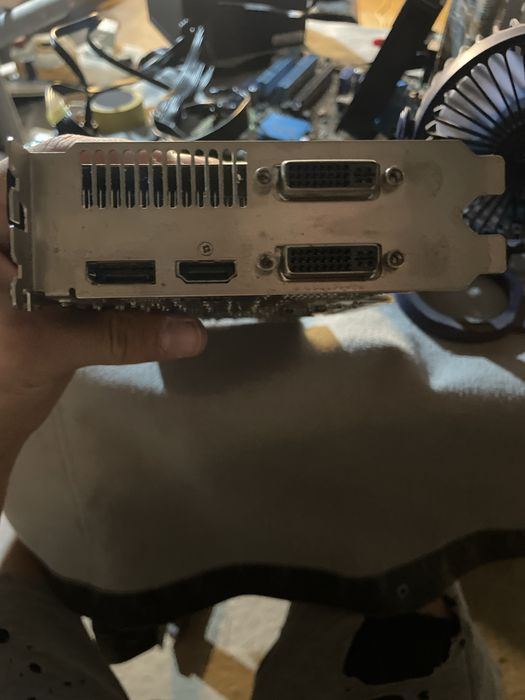 Placă video AMD Radeon R9 270 2GB GDDR5 – perfect funcțională!