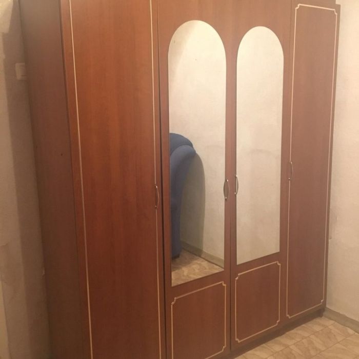 Шкаф для одежды целый