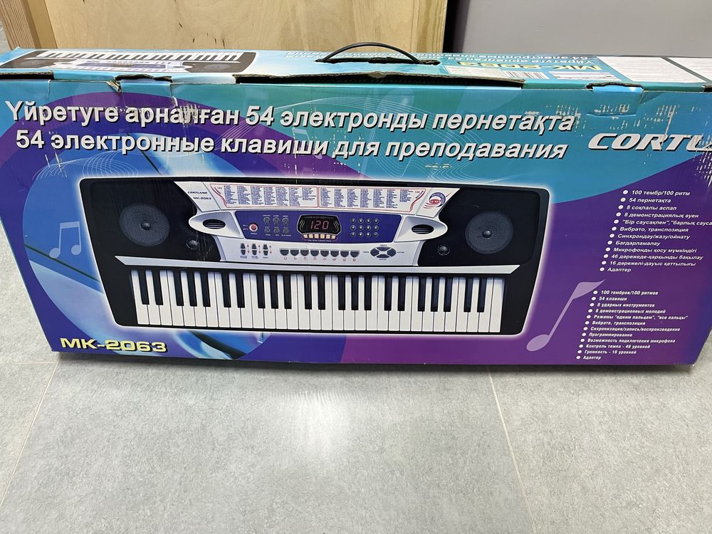 Продается синтезатор cortland
