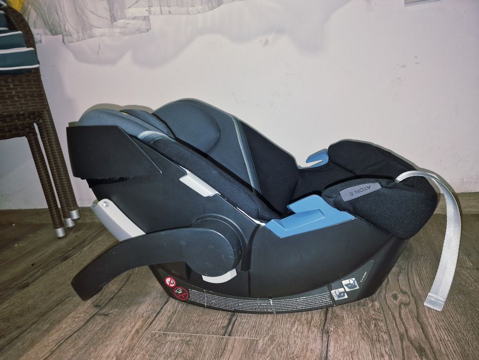 Столче кошница за кола Cybex Aton 5 + Isofix база
