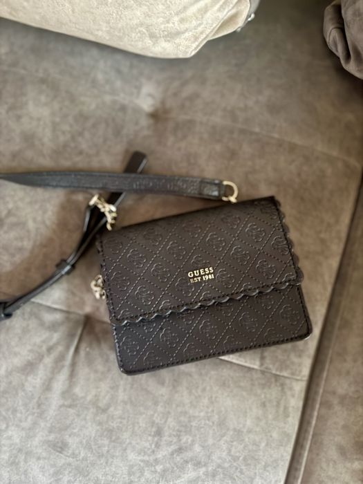 Красива и стилна чанта Guess