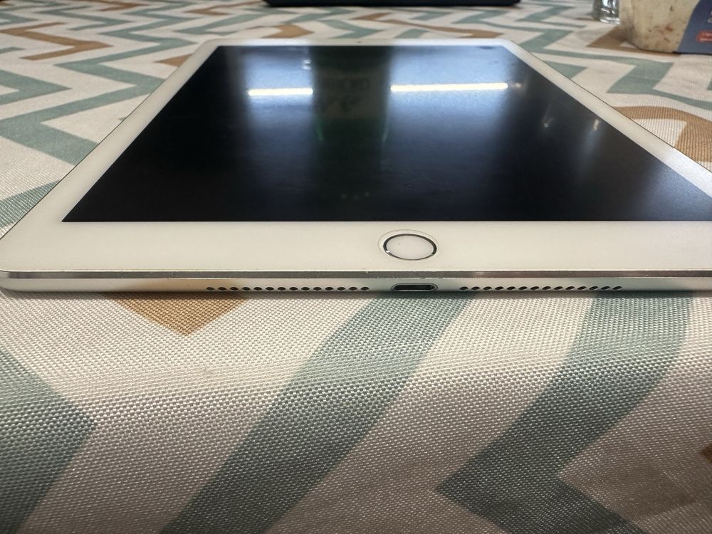 Ipad air 2  16 GB+ Celluar