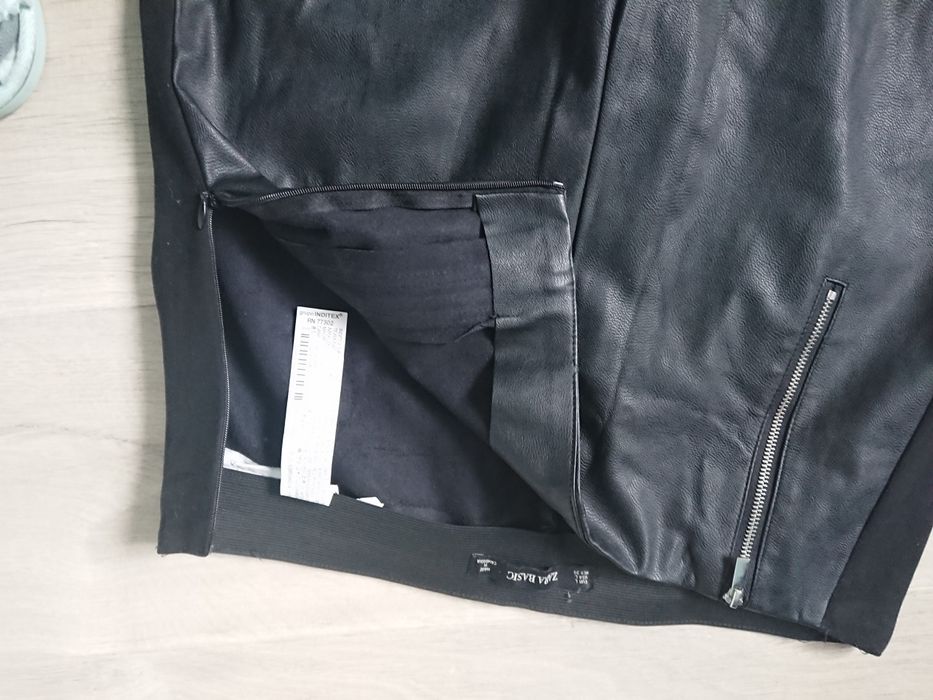 Pantaloni de imitație piele Zara, L femei
