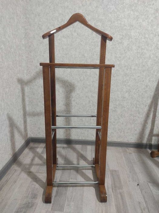 Вешалка для мужского гардероба. Хорошее качество.