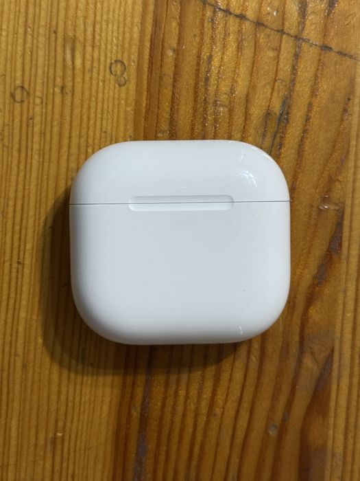 продаю AirPods 4