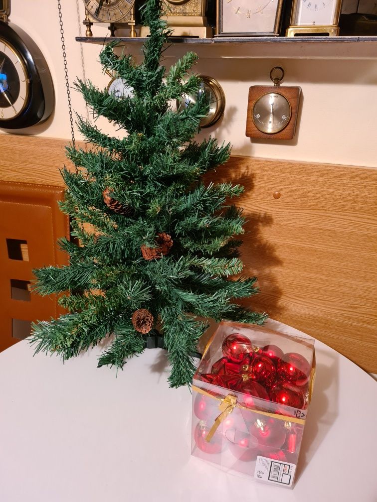 Brăduț artificial 65cm + 30buc globuri diverse
