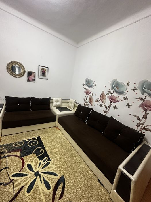 Vand canapea extensibila , coltar maro cu piele