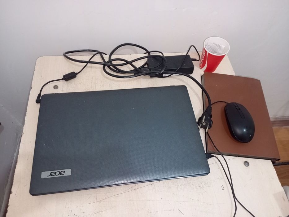 Notebook sotiladi acer