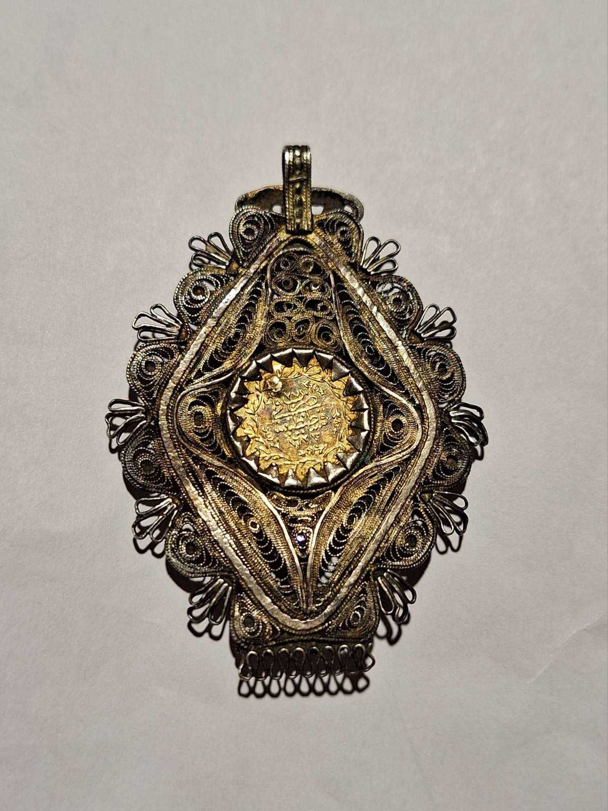 Възрожденски накит,висулка със златна монета,корона