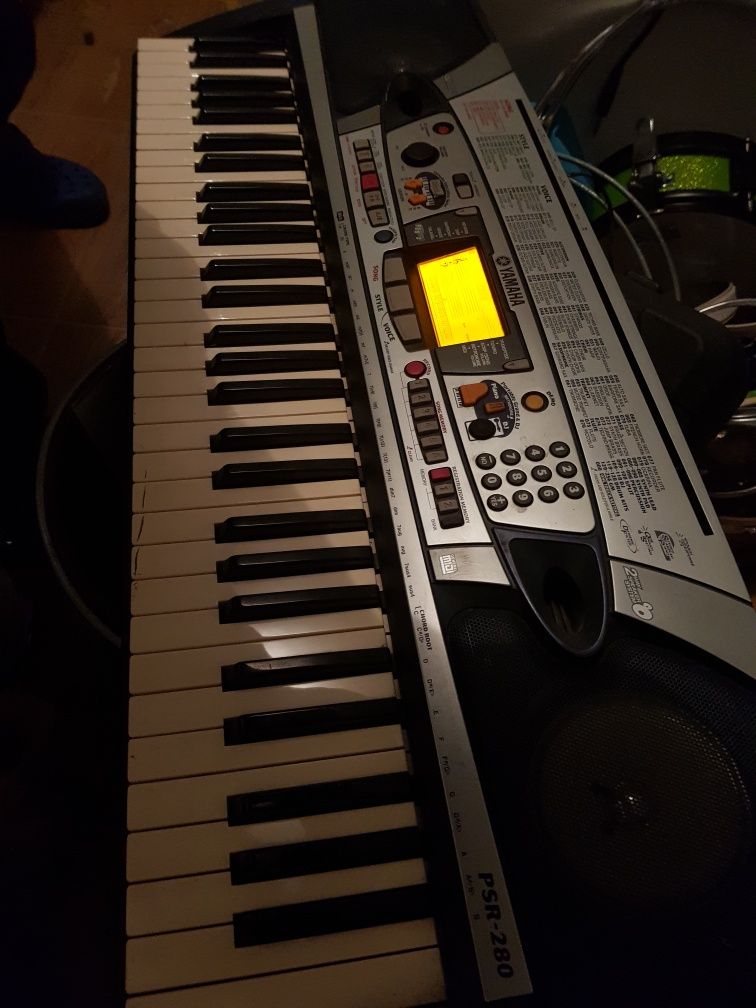 Orga pian Yamaha PSR 280 defecta