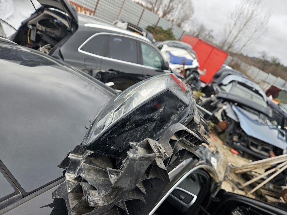 Десен ксенонов фар за Audi q5 2010god