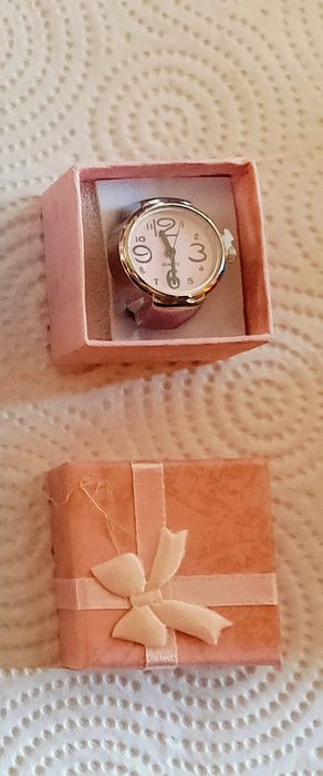 Пръстен часовник с кутийка -функциониращ