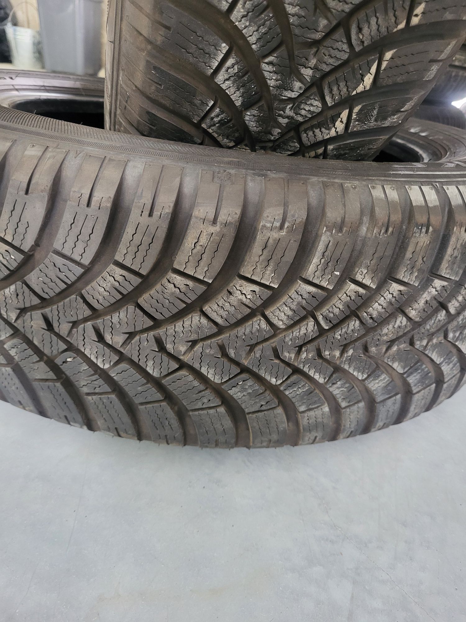 2 бр 205/60/17 Falken зимни гуми