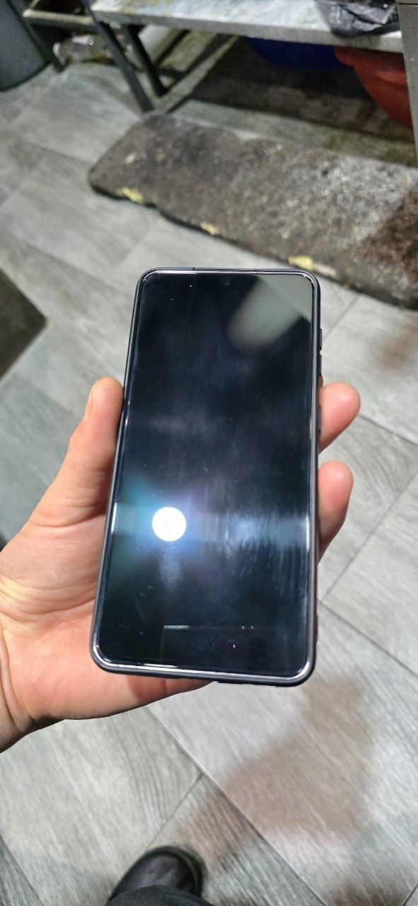 Samsung s 21 5G holati idyal