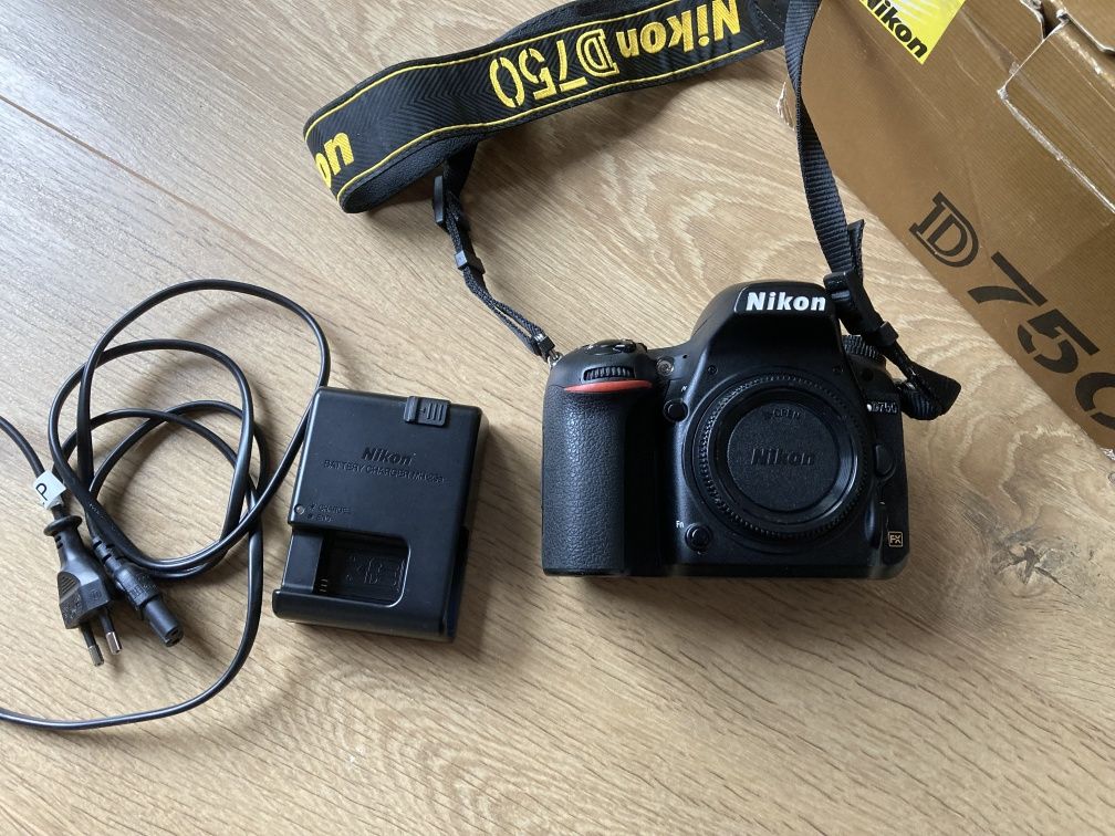Aparat foto full-frame Nikon D750 ca nou