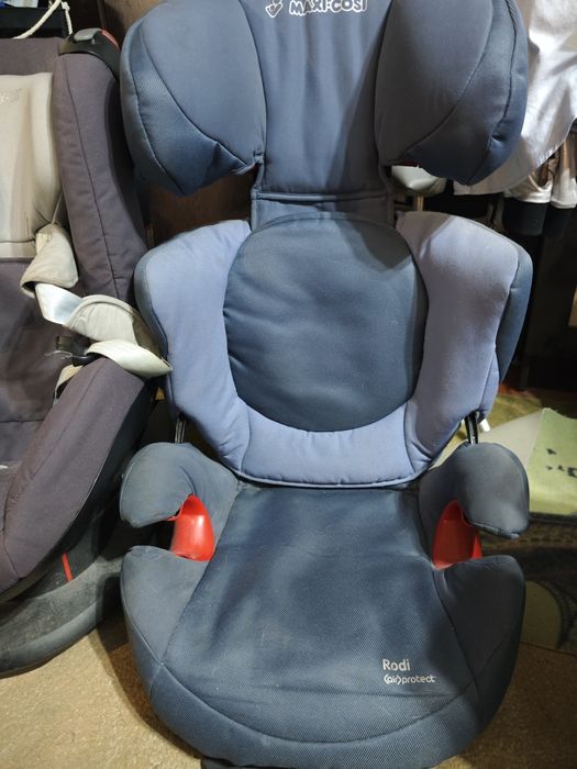 2 детских кресла MAXI-COSI