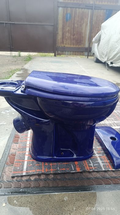 Продам унитаз со всеми комплектующими