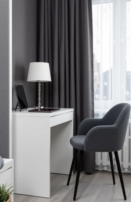 Продам  новый стул с подлокотниками букле