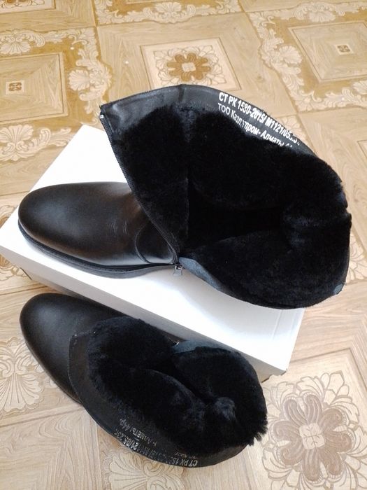 Зимний мужской ботинок смехом и замком