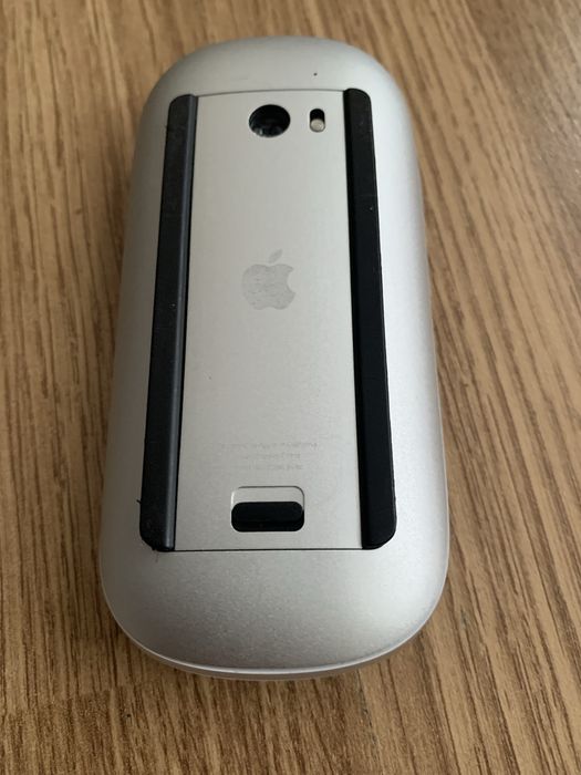 Apple Magic Mouse perfect functional conectare Bluetooth.