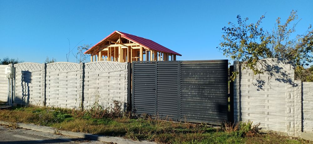 Vând teren la Sărbătoarea